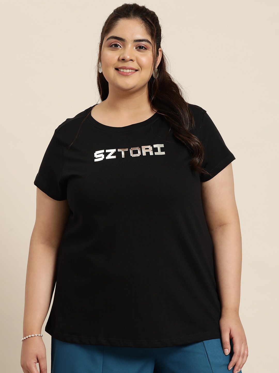 

Sztori Women Black & White Typography Printed Pure Cotton T-shirt