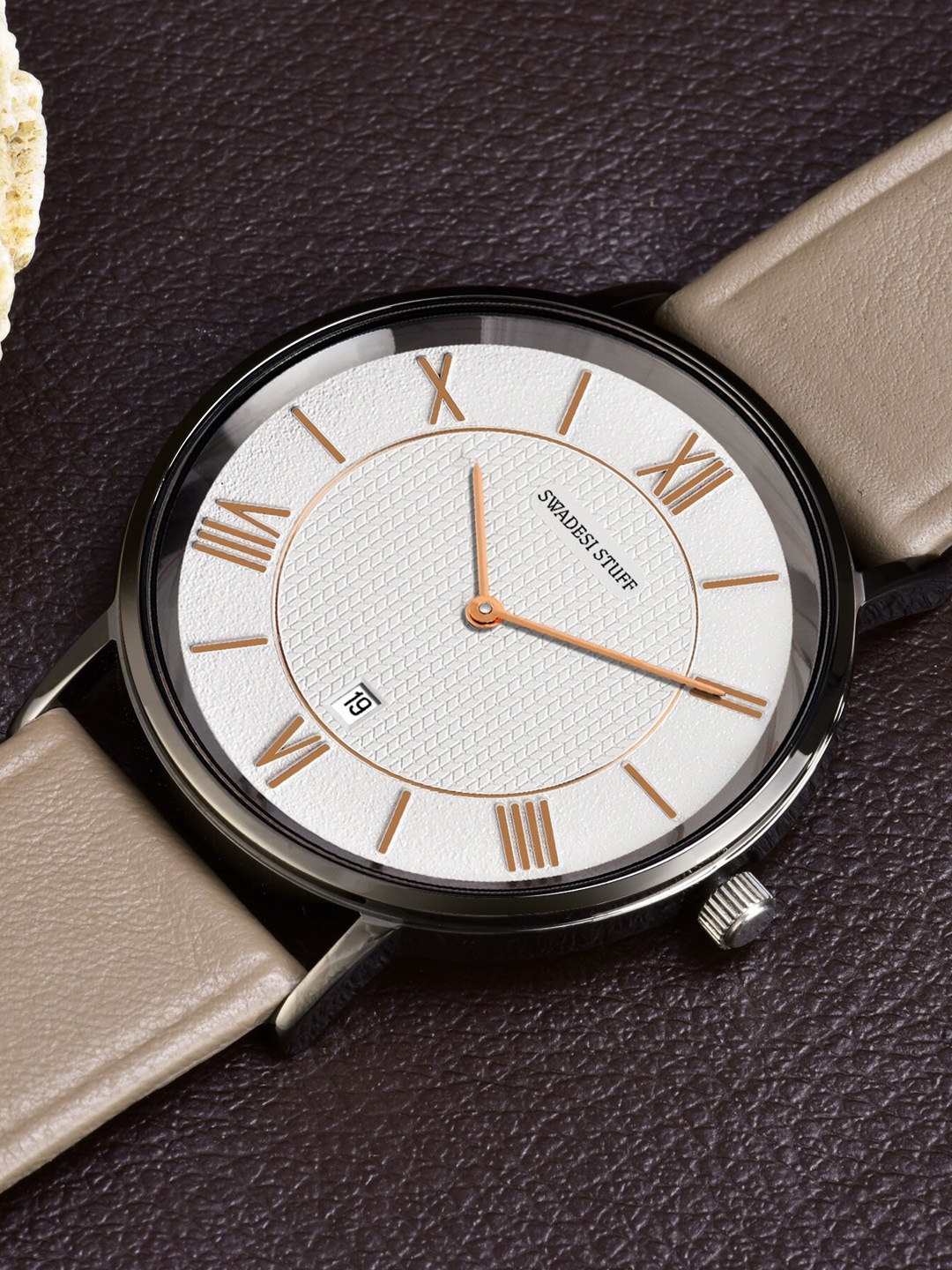 

SWADESI STUFF Men Leather Straps Analogue Watch SF0520 GREY 06 DATE