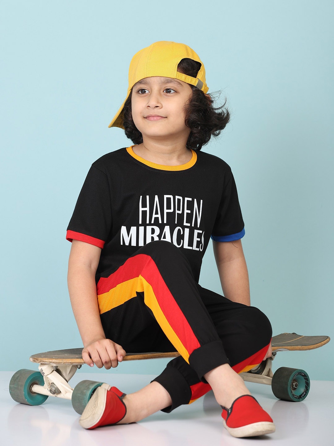 

SmartRAHO Boys Printed Pure Cotton T-shirt with Trousers, Black