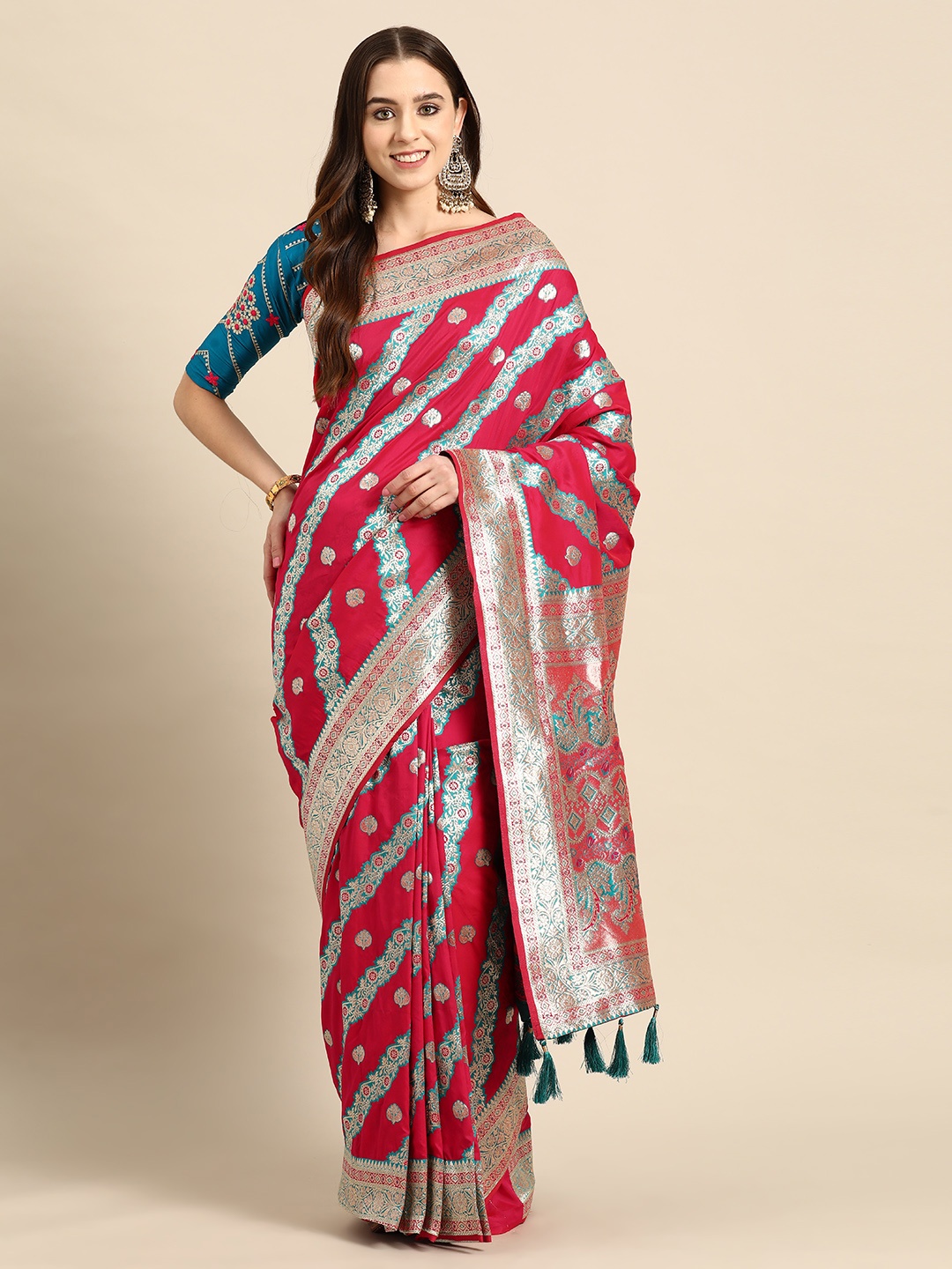 

MANOHARI Woven Design Silk Blend Banarasi Saree, Magenta