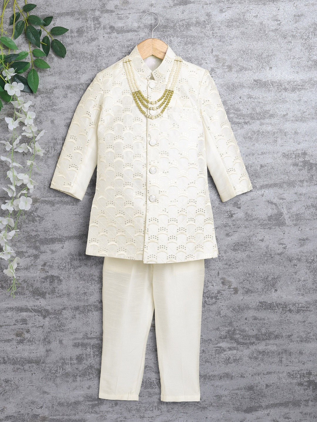 

ahhaaaa Boys Embellished Mandarin Collar Indo-Western Sherwani Set, Off white