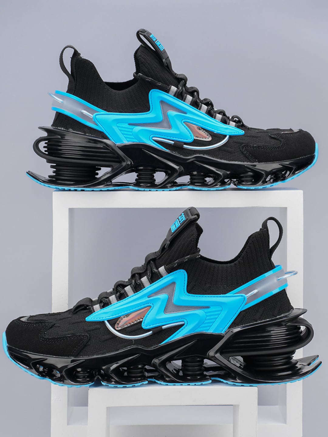 

Atom Men Colourblocked Sneakers, Black