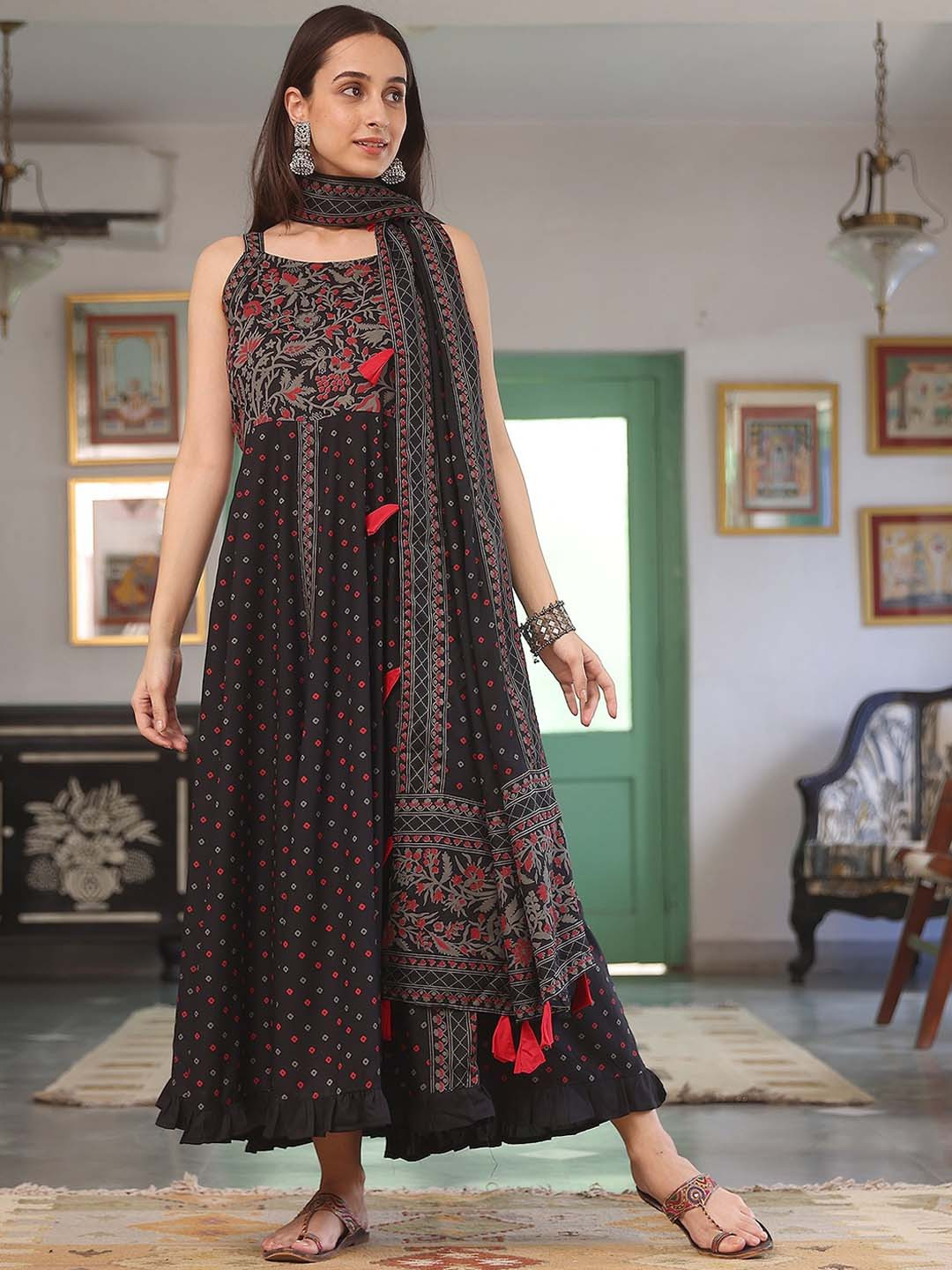 

Rustorange Floral Printed Shoulder Straps Kurta With Dupatta, Black