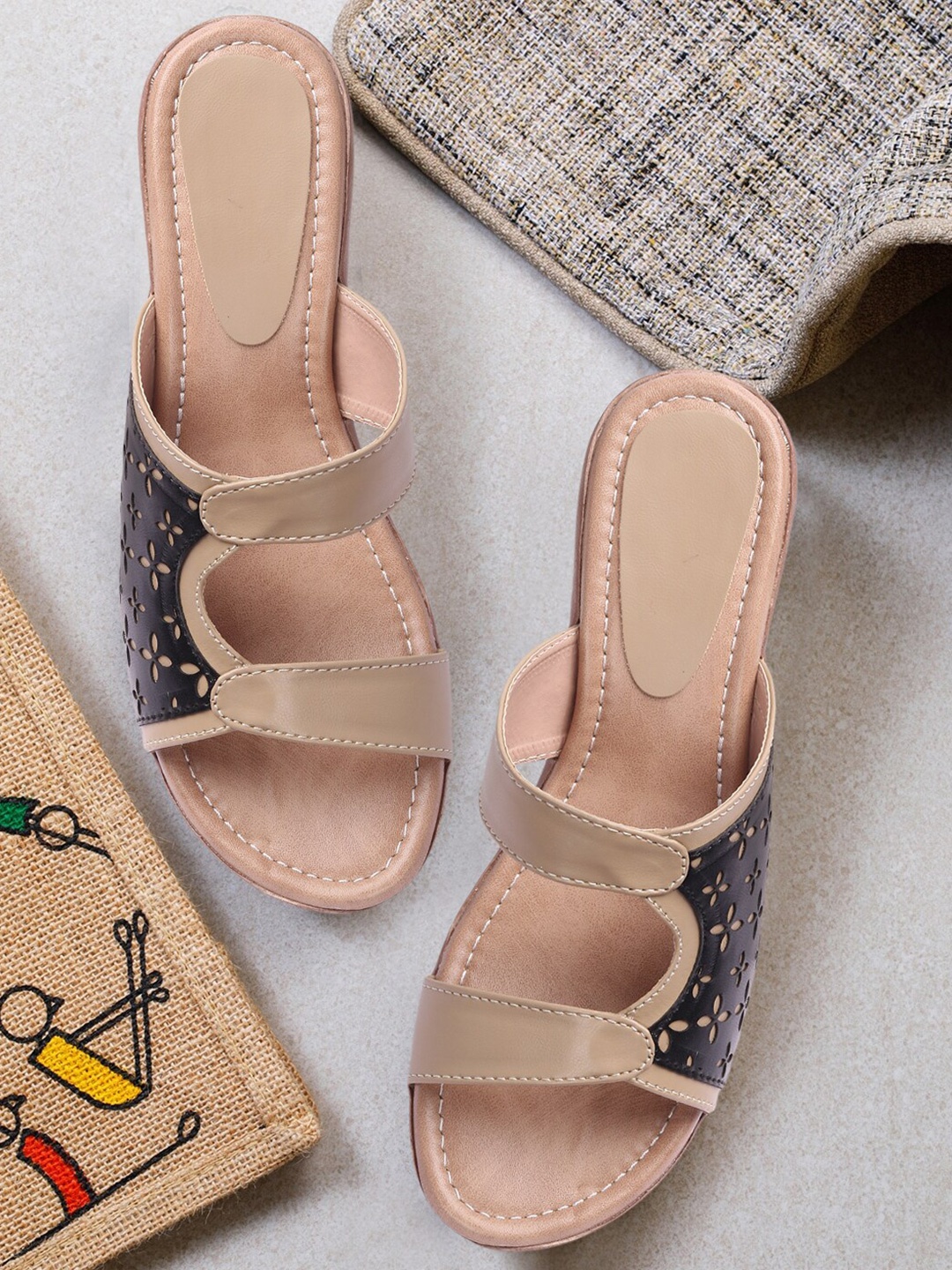 

FASHIMO Laser Cuts Comfort Heels, Cream