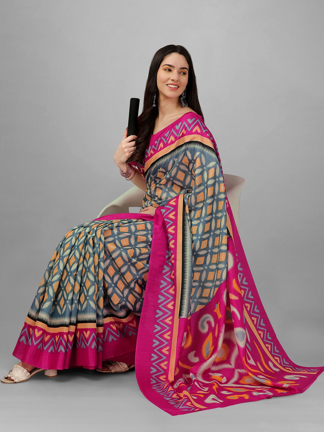 

GORGONE Geometric Printed Silk Saree, Grey