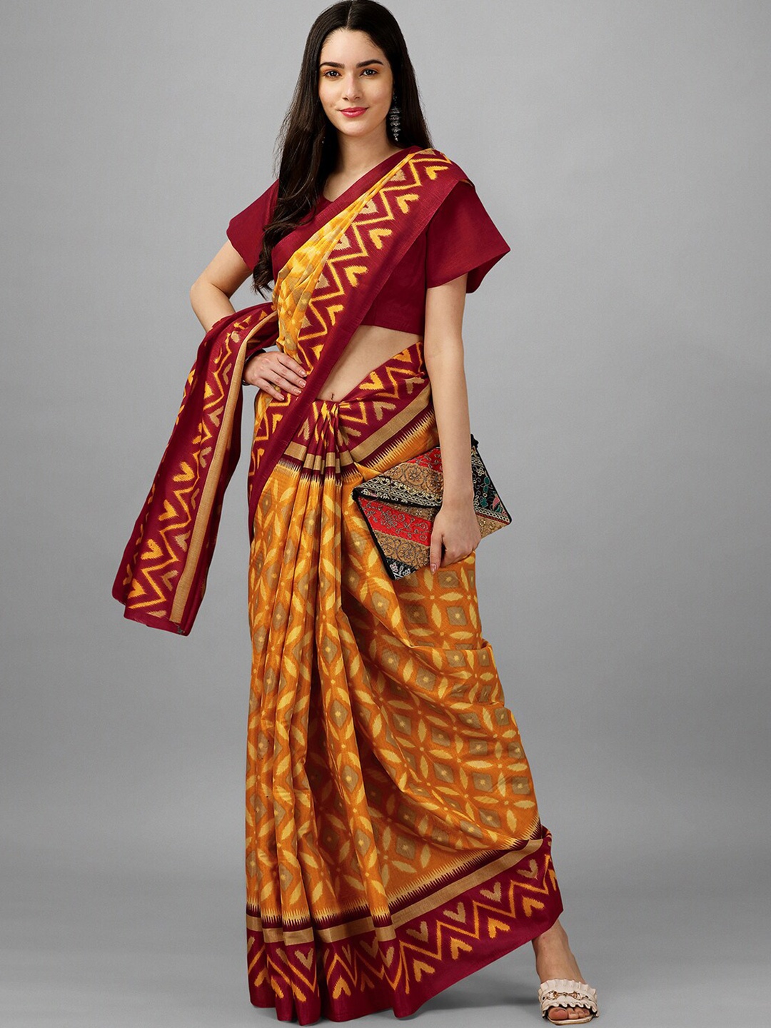 

GORGONE Ethnic Motifs Printed Saree, Yellow