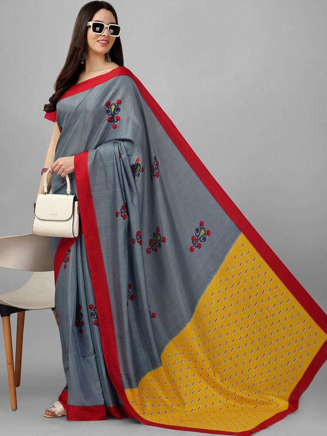

GORGONE Floral Printed Saree, Grey