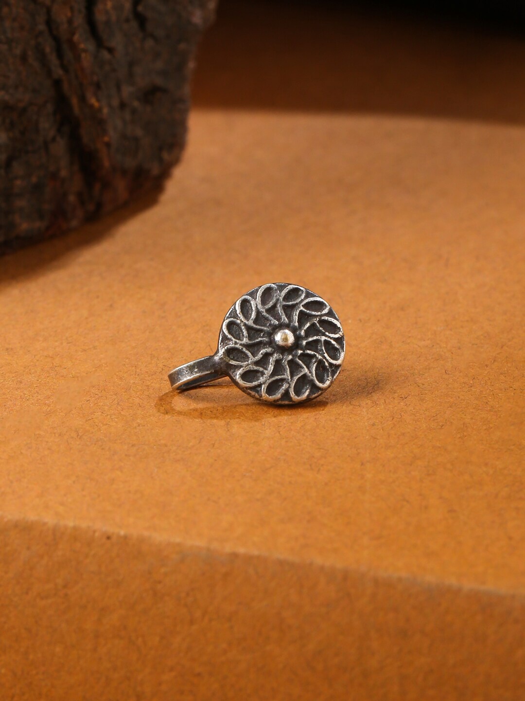 

VIRAASI Silver-Plated Oxidised Clip-On Stud Nosepin