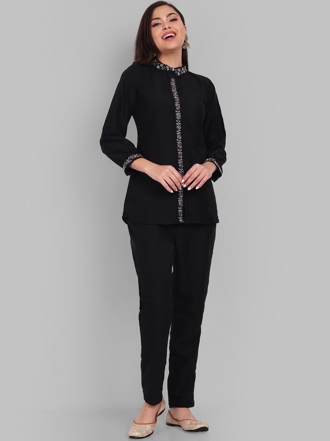 

Pakiza Embellished Tunic With Trousers, Black