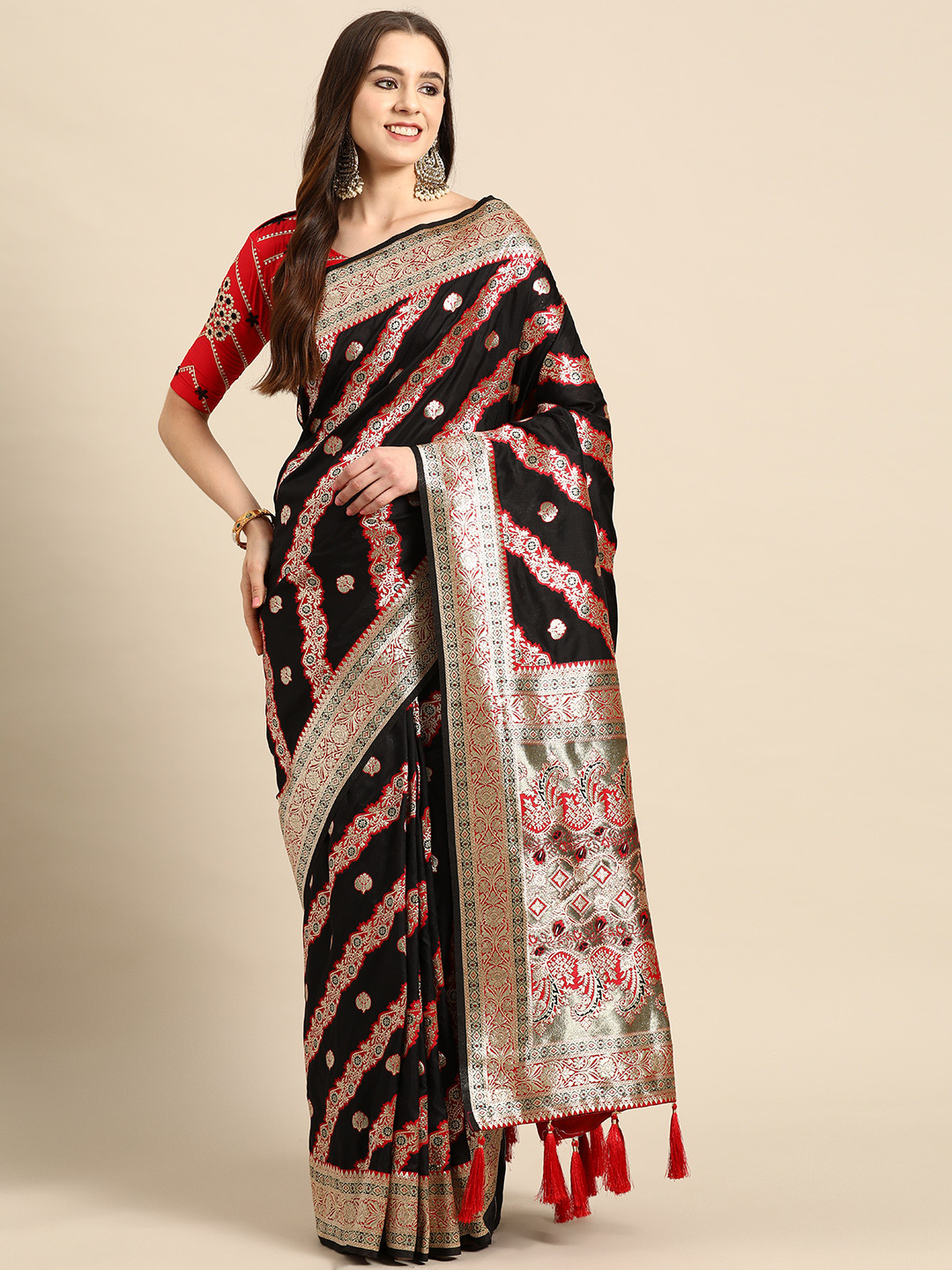 

MANOHARI Leheriya Silk Blend Heavy Work Banarasi Saree, Black