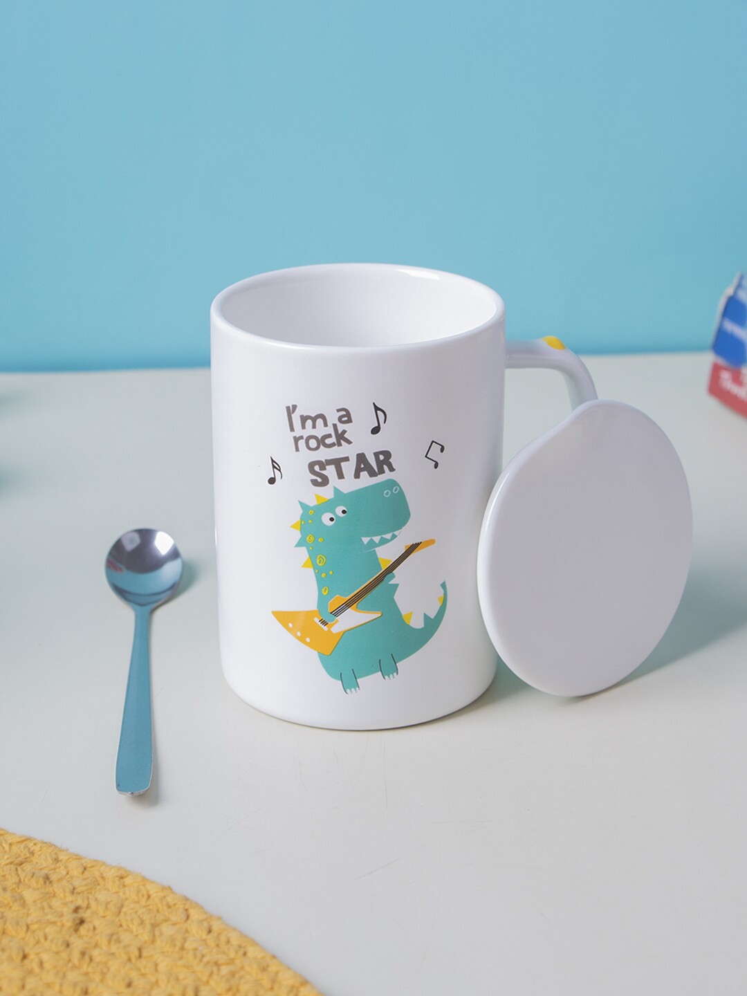 

MARKET99 Off White & Blue Printed Ceramic Glossy Mug With Lid & Spoon 400 ml