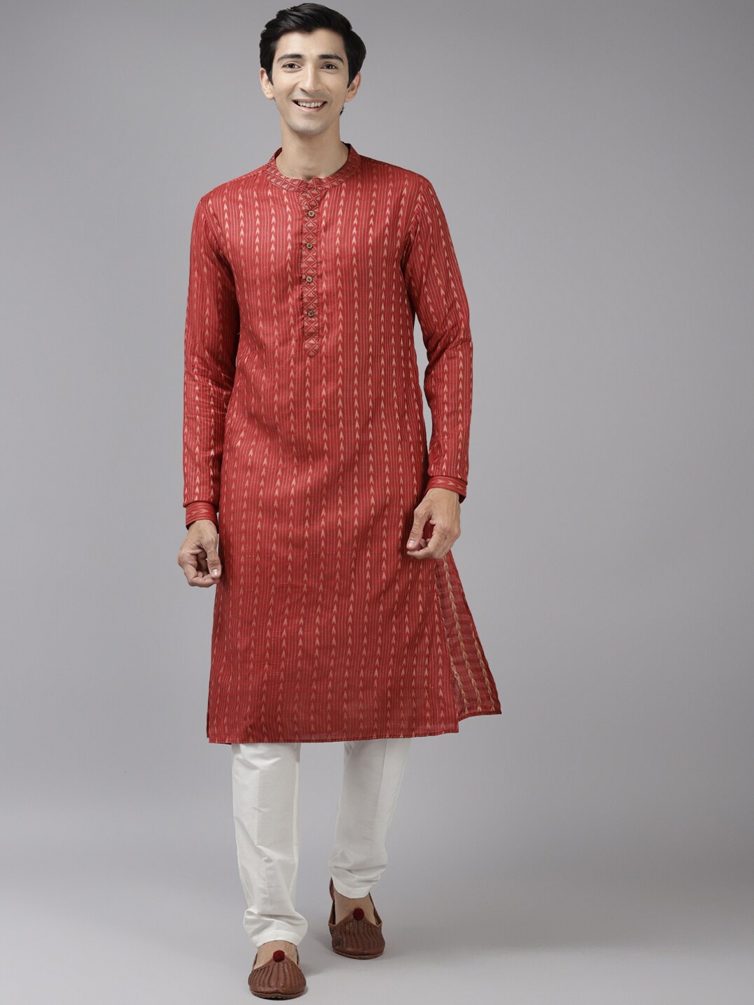 

See Designs Mandarin Collar Handloom Kurta, Maroon