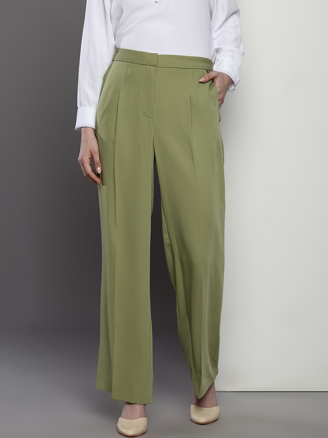 

Tommy Hilfiger Women Mid-Rise Pleated Parallel Trousers, Green