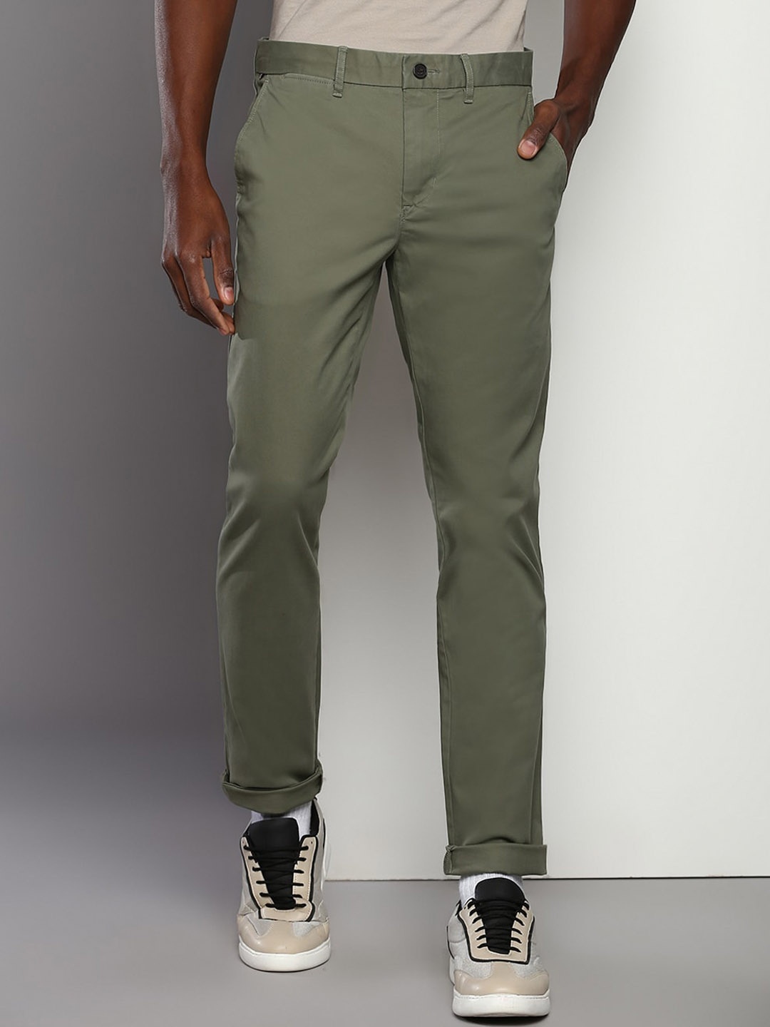 

Tommy Hilfiger Men Mid-Rise Plain Trousers, Olive