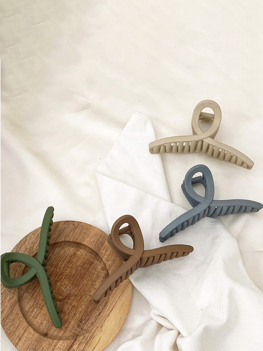 

VAGHBHATT Women Set of 4 Claw Clip, Beige