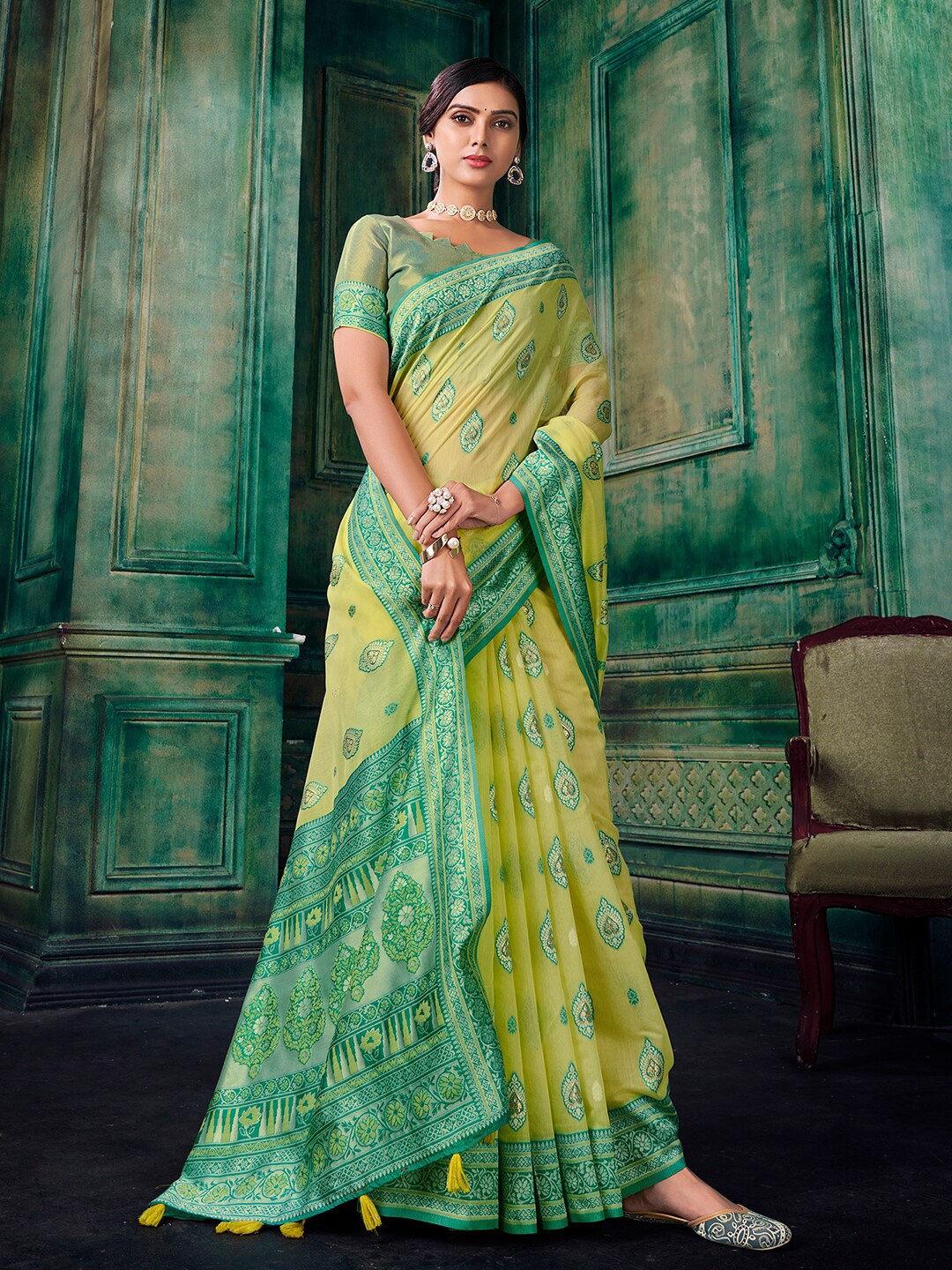

Satrani Ethnic Motifs Woven Design Zari Saree, Green