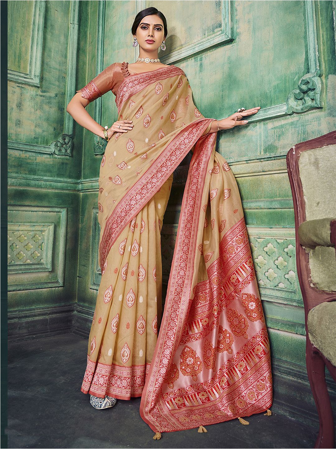 

Satrani Ethnic Motifs Woven Design Zari Saree, Beige
