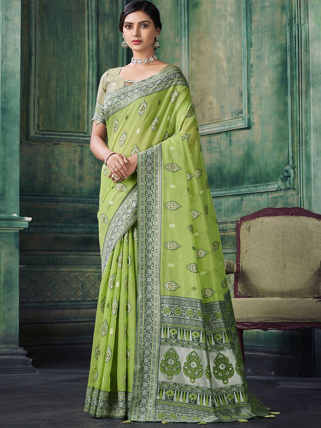 

Satrani Ethnic Motifs Woven Design Zari Saree, Green