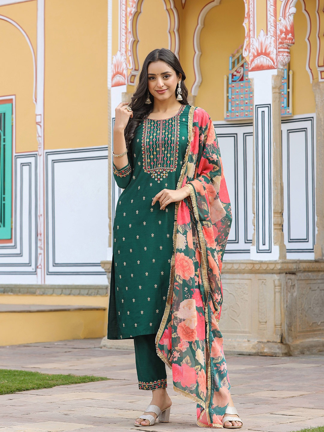 

AHIKA Round Neck Floral Embroidered Sequinned Kurta With Trousers & Dupatta, Green