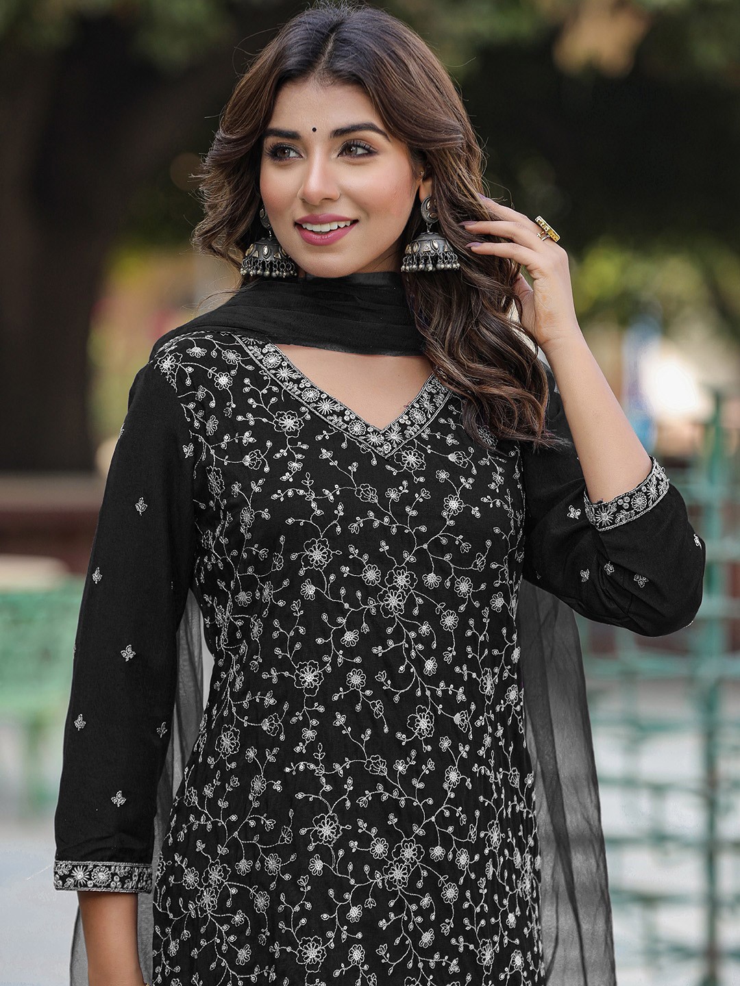 

AHIKA V-Neck Floral Embroidered Sequinned Kurta With Trousers & Dupatta, Black