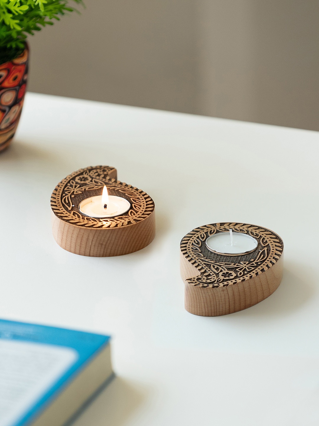 

ExclusiveLane Brown 2 Pcs Paisley Booti Wooden Tea Light Holder