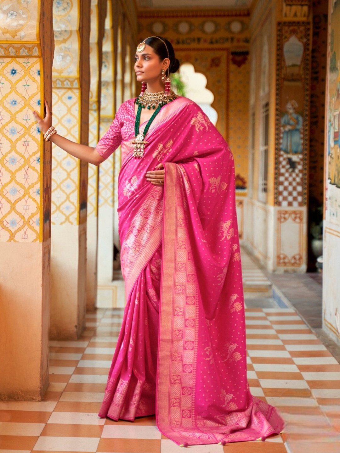 

Mitera Ethnic Motifs Woven Design Zari Silk Blend Banarasi Saree, Pink