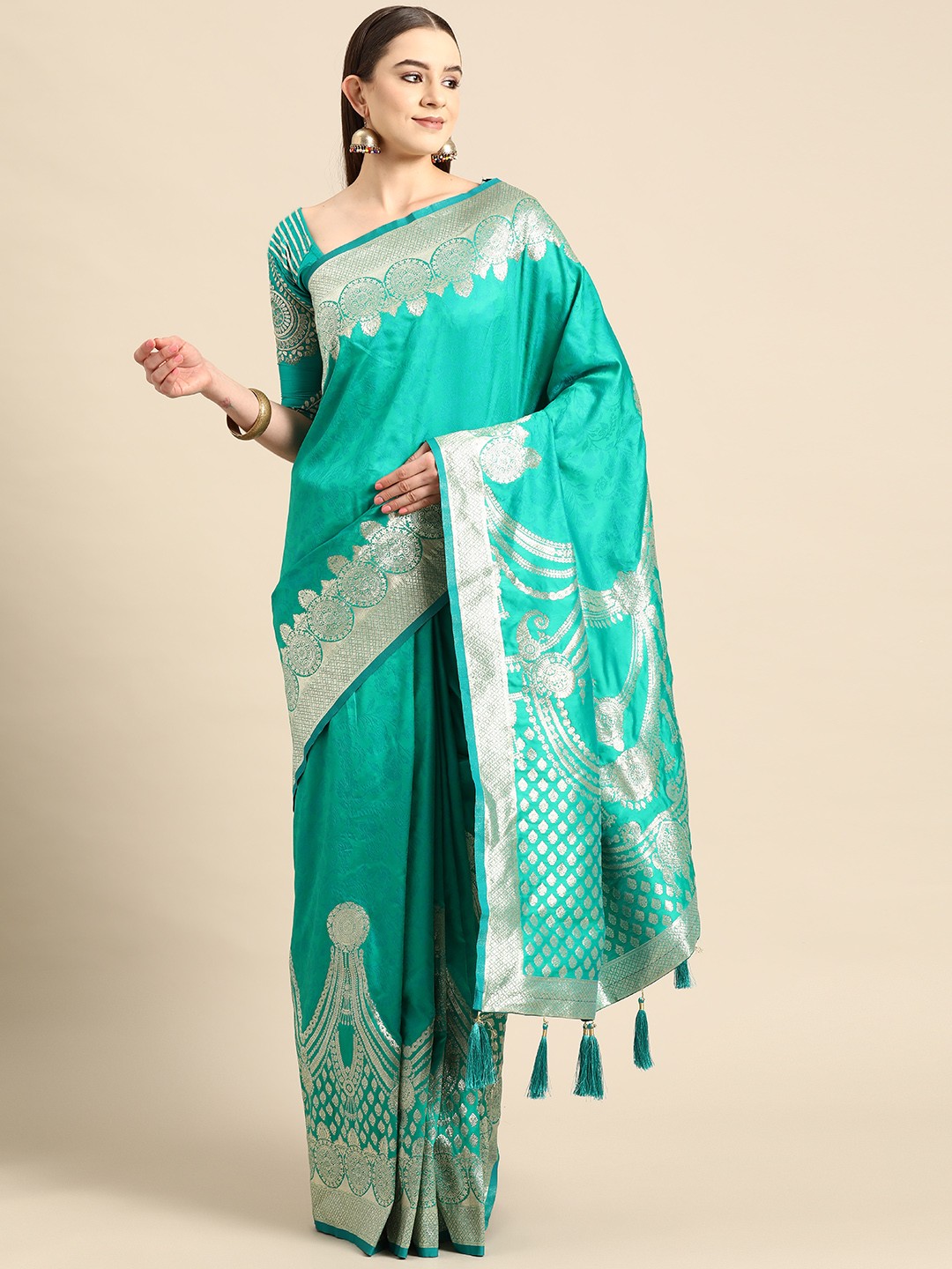

MANOHARI Green Woven Design Silk Blend Banarasi Saree