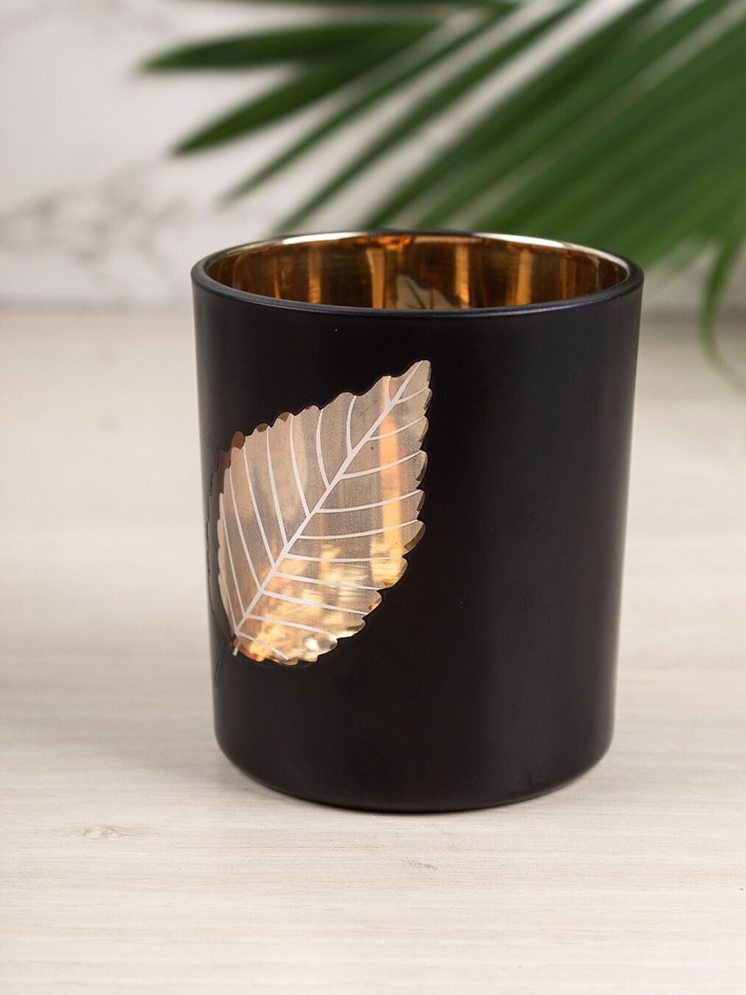 

MARKET99 Black Leaf Printed T-Lite Candle Holder