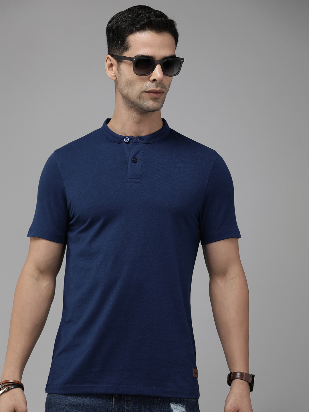 

Roadster Men Regular Fit T-shirt, Navy blue