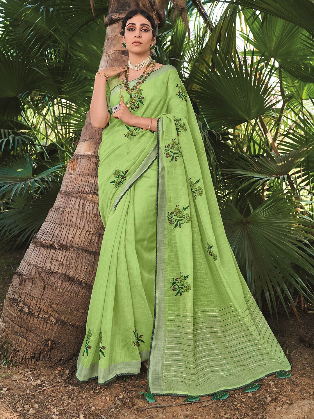 

Satrani Floral Embroidered Zari Saree, Green