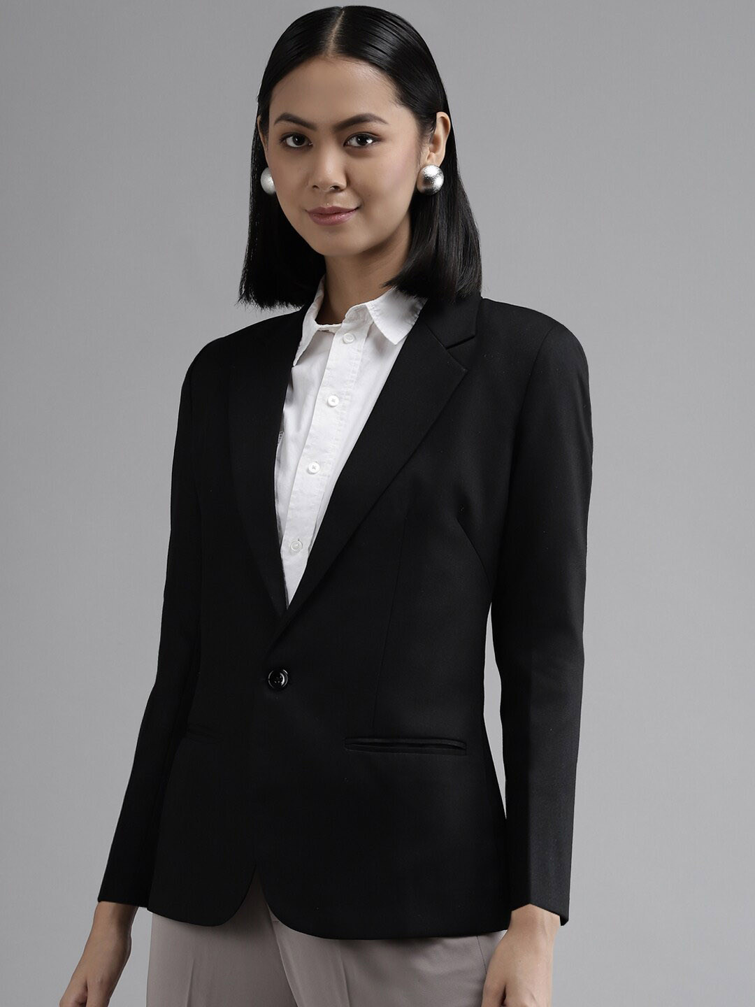 

Shaftesbury London Single-Breasted Slim-Fit Formal Blazer, Black