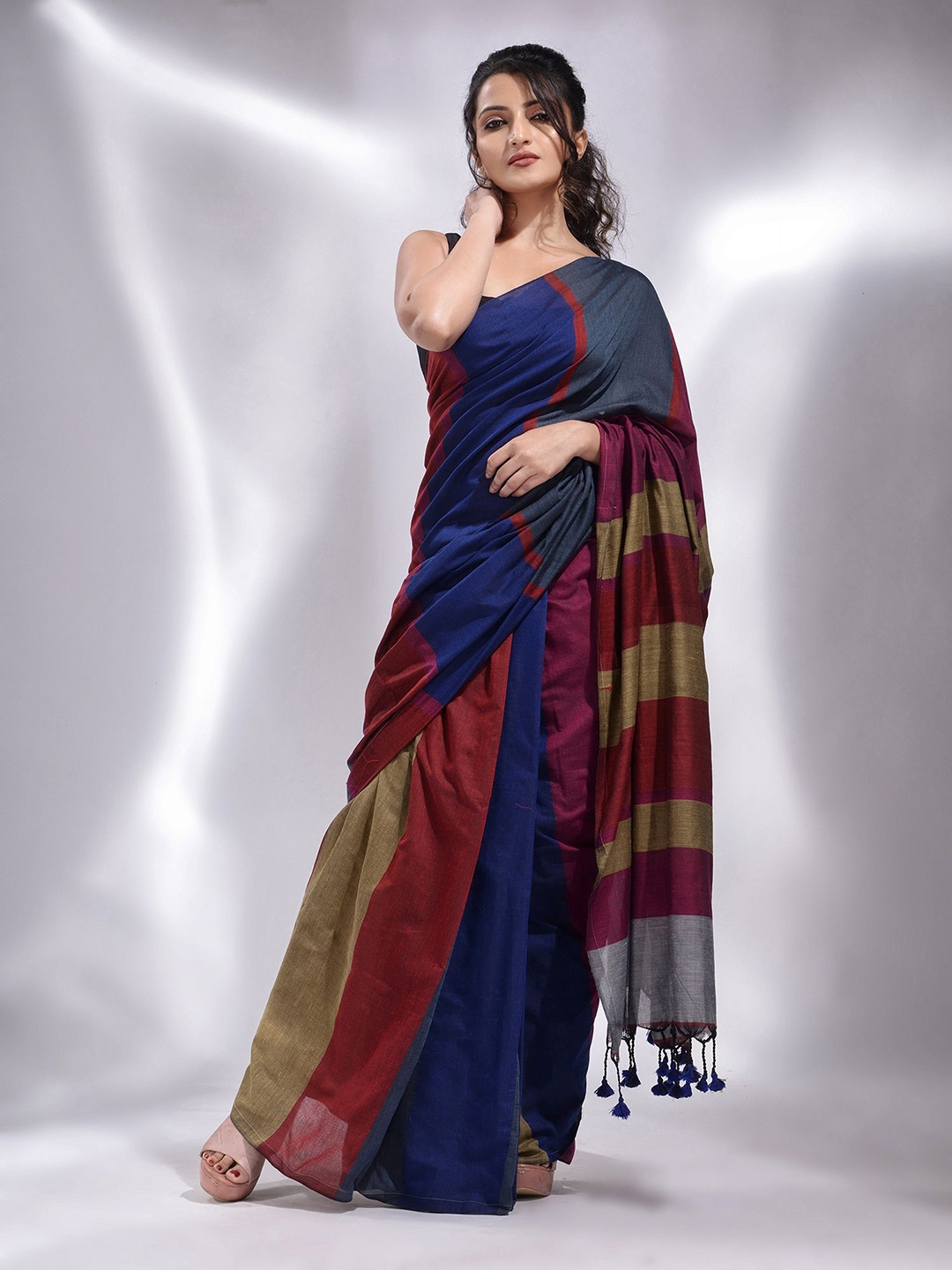 

Charukriti Striped Pure Cotton Saree, Blue
