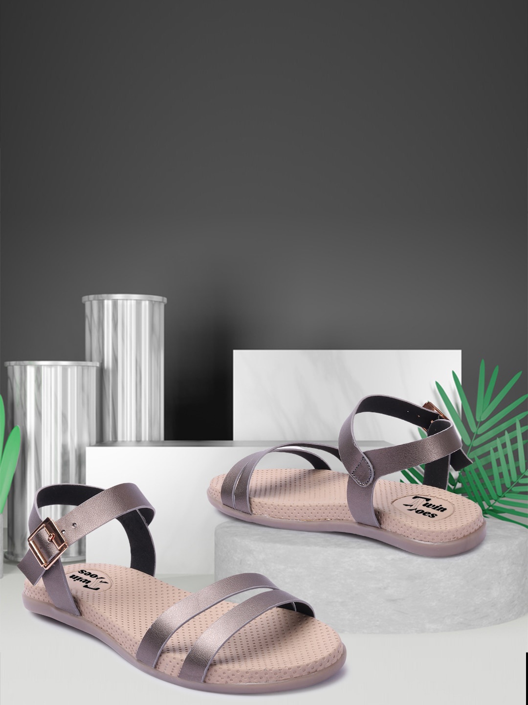

TWIN TOES Women Open Toe Flats With Buckles, Grey