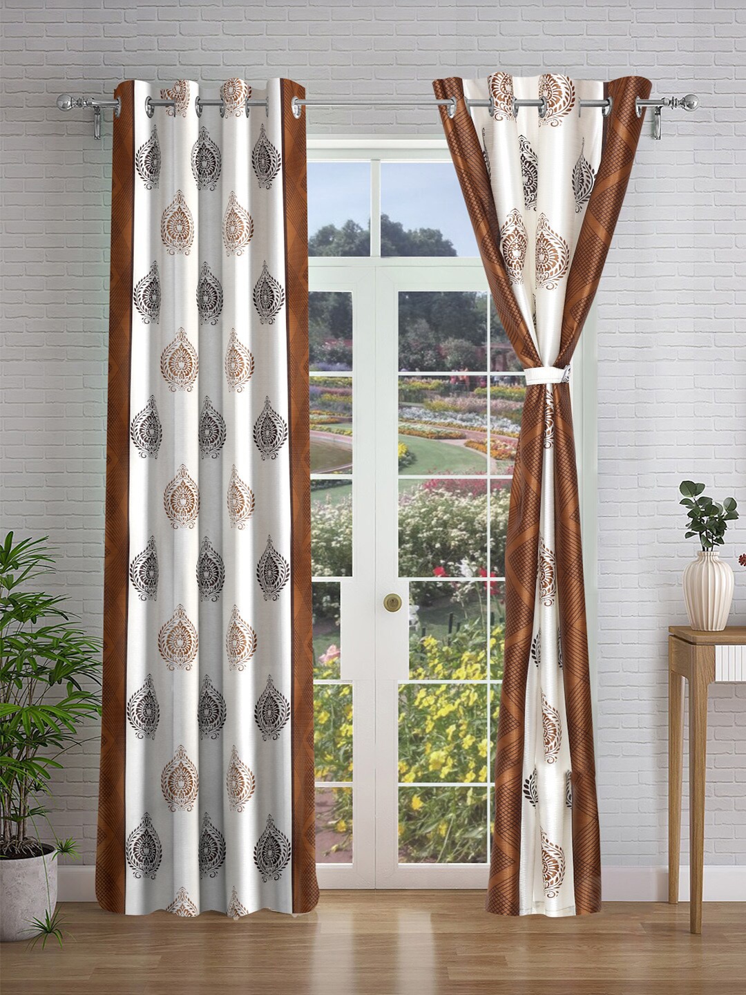 

Cortina White & Brown 2 Pieces Ethnic Motifs Printed Door Curtains