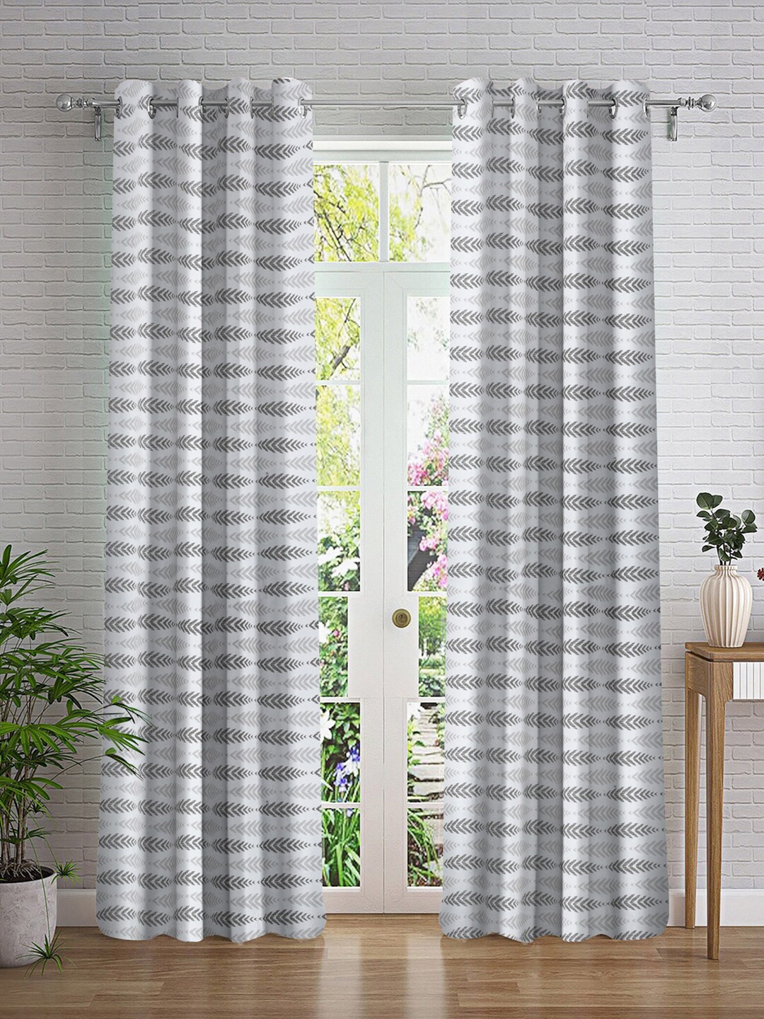 

Cortina White & Grey 2 Pieces Floral Printed Long Door Curtain