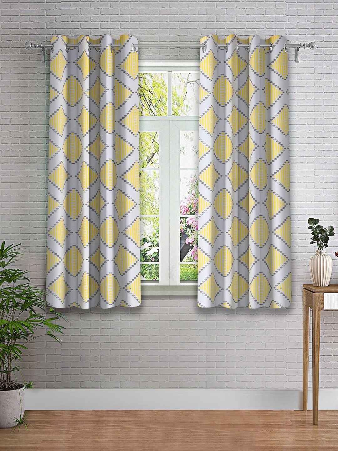 

Cortina Yellow & Black 2 Pieces Geometric Printed Window Curtains