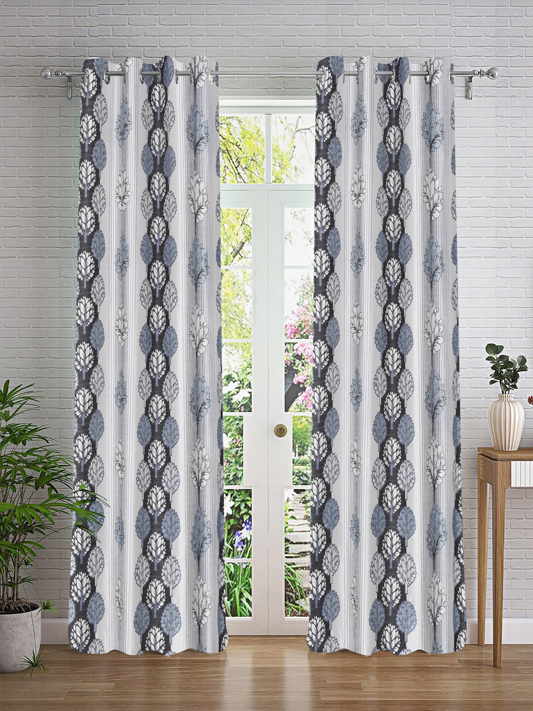 

Cortina White & Grey 2 Pieces Floral Printed Door Curtain