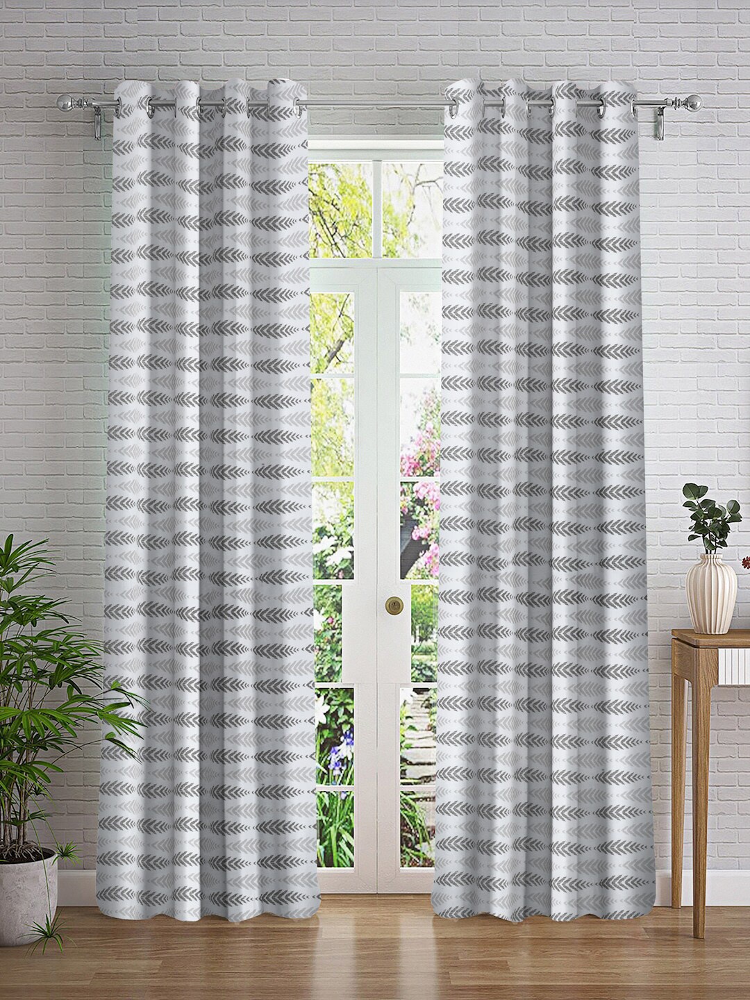 

Cortina White & Grey 2 Pieces Printed Door Curtain