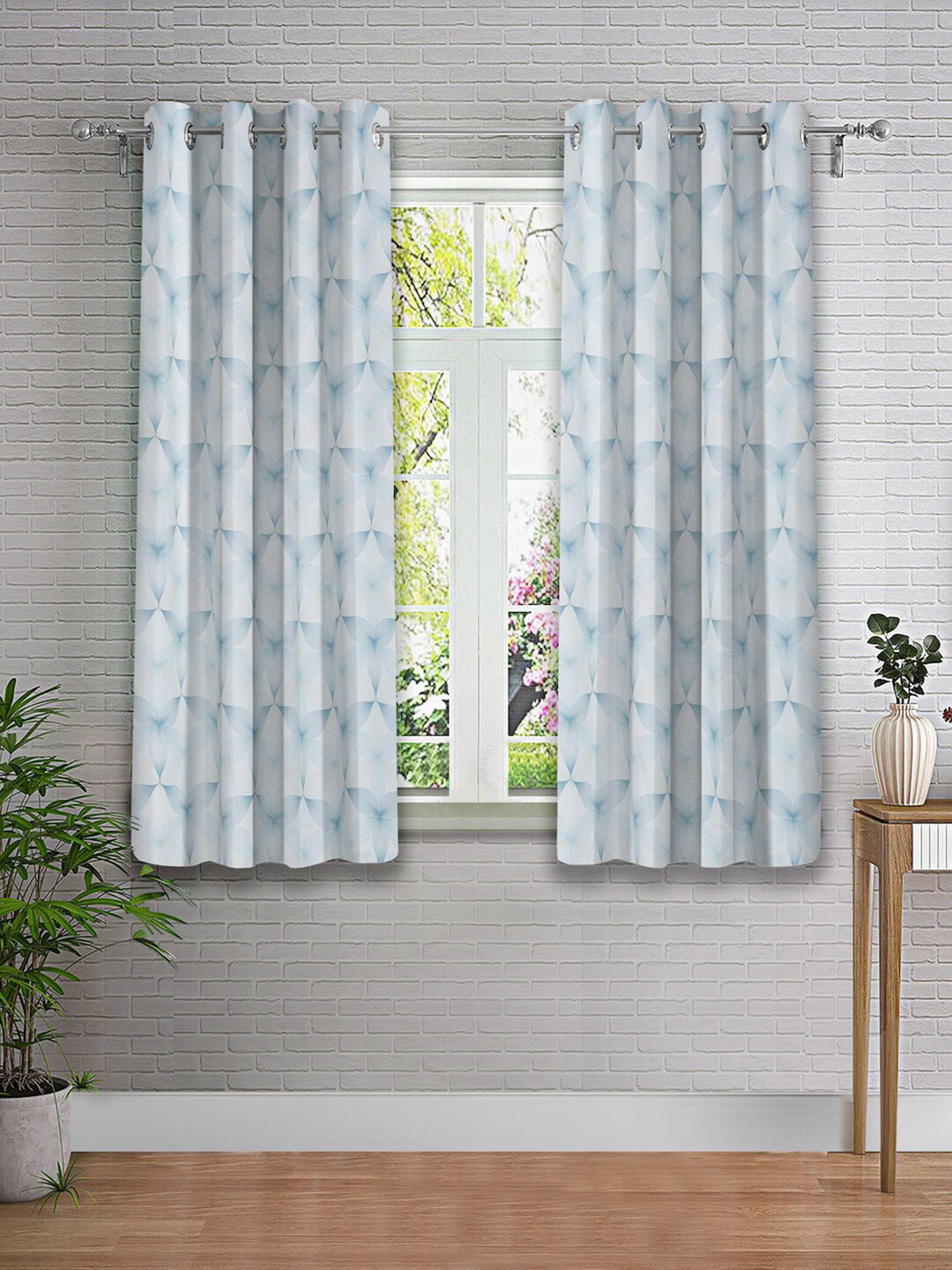 

Cortina White & Blue 2 Pieces Floral Printed Window Curtain