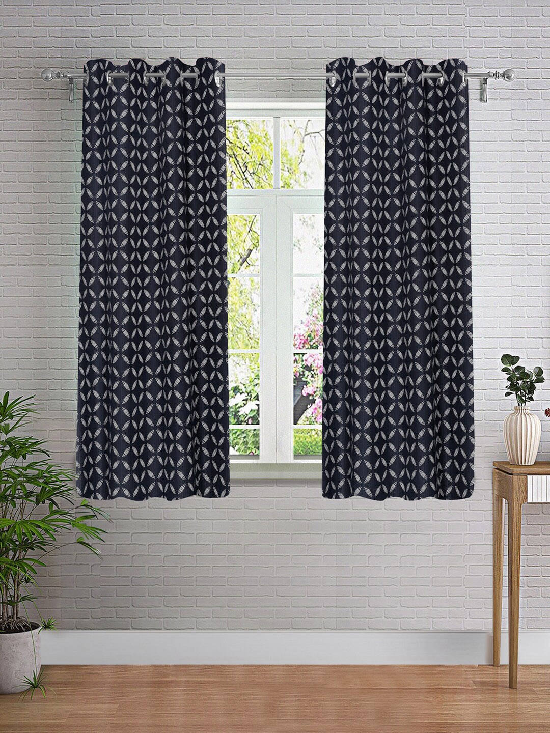 

Cortina Black & Grey 2 Pieces Printed Window Curtain