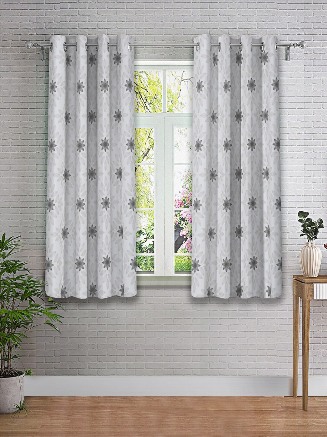 

Cortina White & Grey 2 Pieces Floral Printed Window Curtain