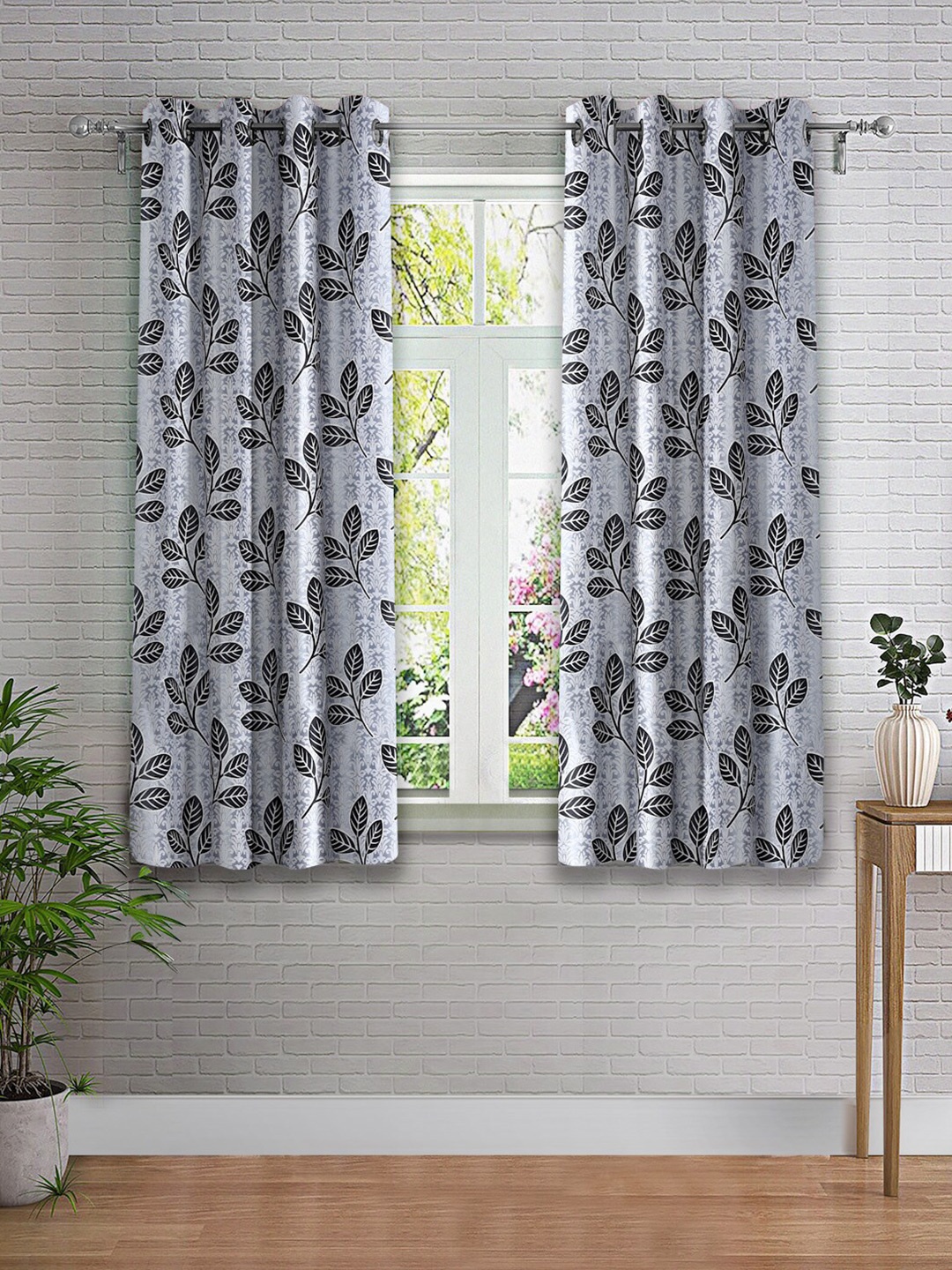 

Cortina Grey & Black 2 Pieces Leaf Printed Window Curtain