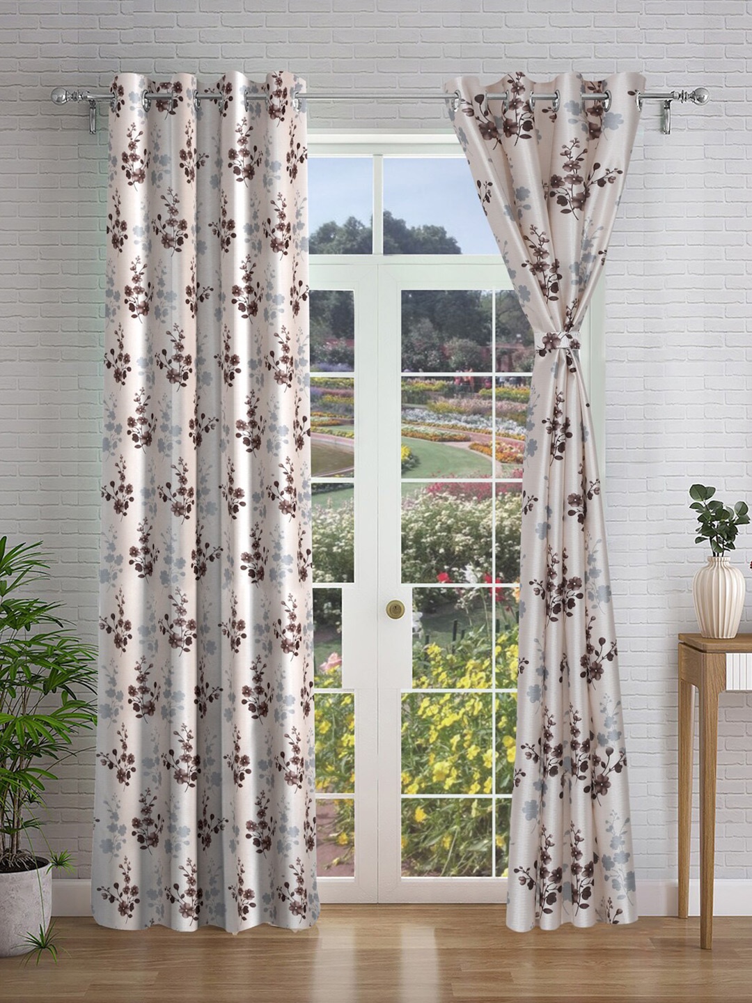 

Cortina White & Maroon 2 Pieces Floral Printed Long Door Curtains