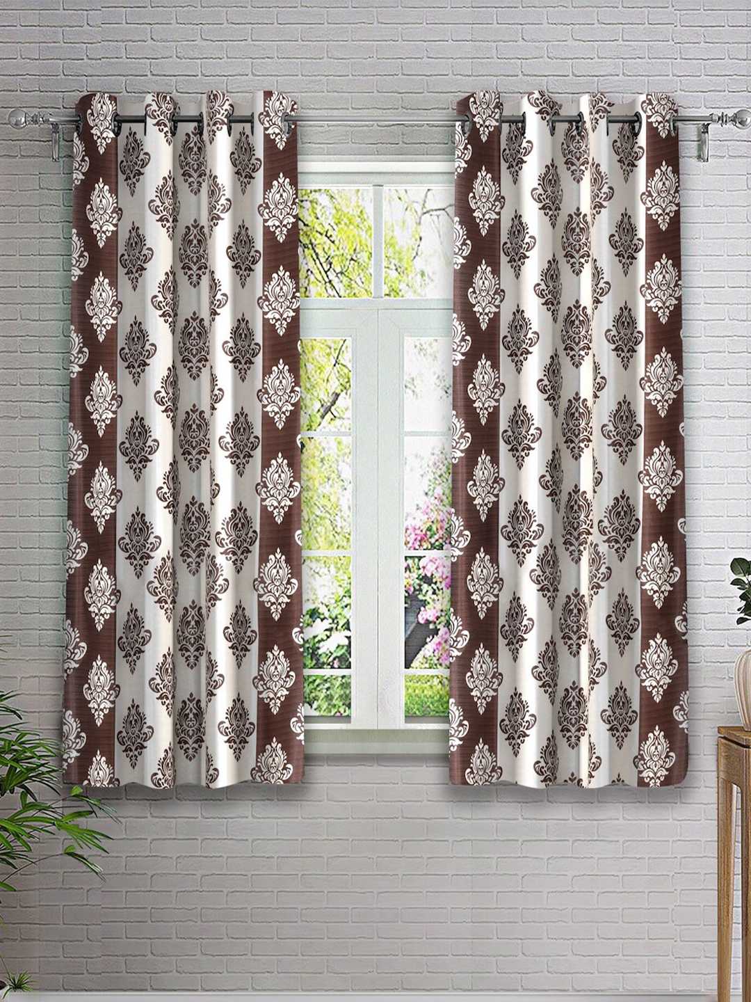 

Cortina White & Maroon 2 Pieces Printed Window Curtains
