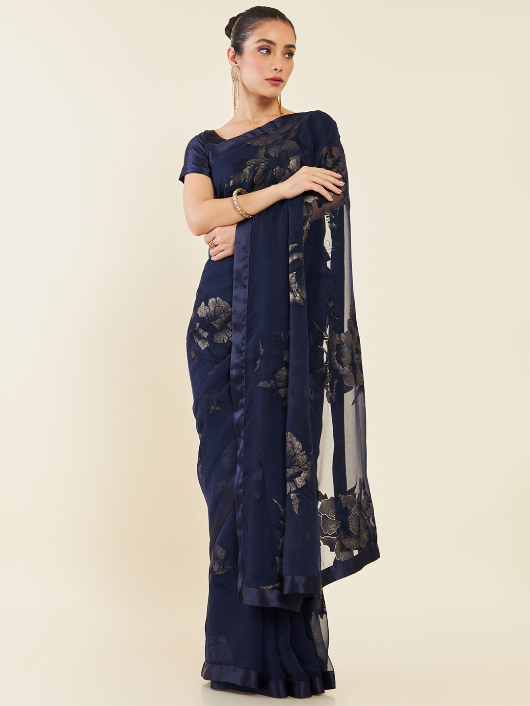 

Soch Floral Printed Saree, Navy blue