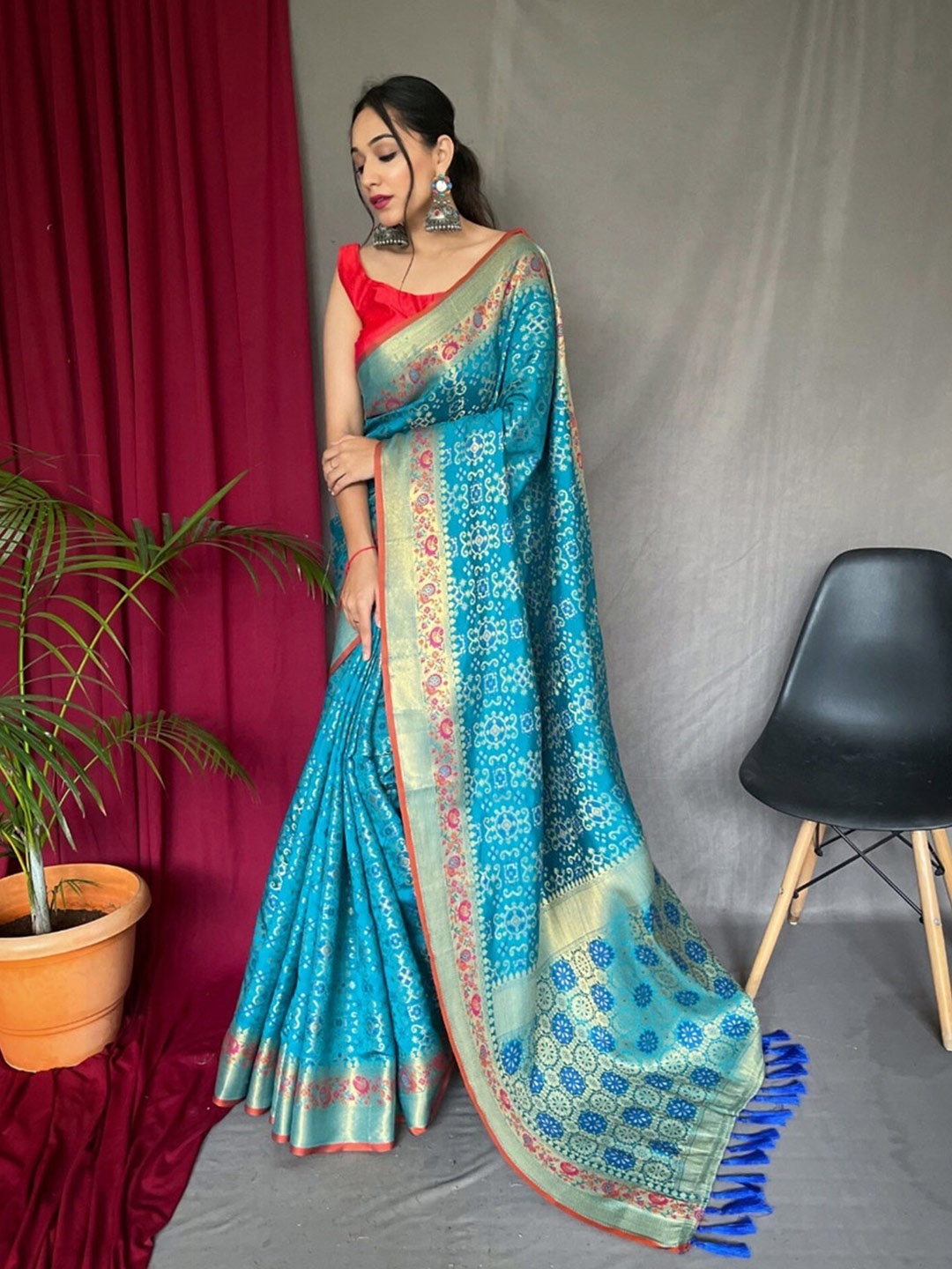 

Mitera Ethinic Woven Design Zari Patola Saree, Blue