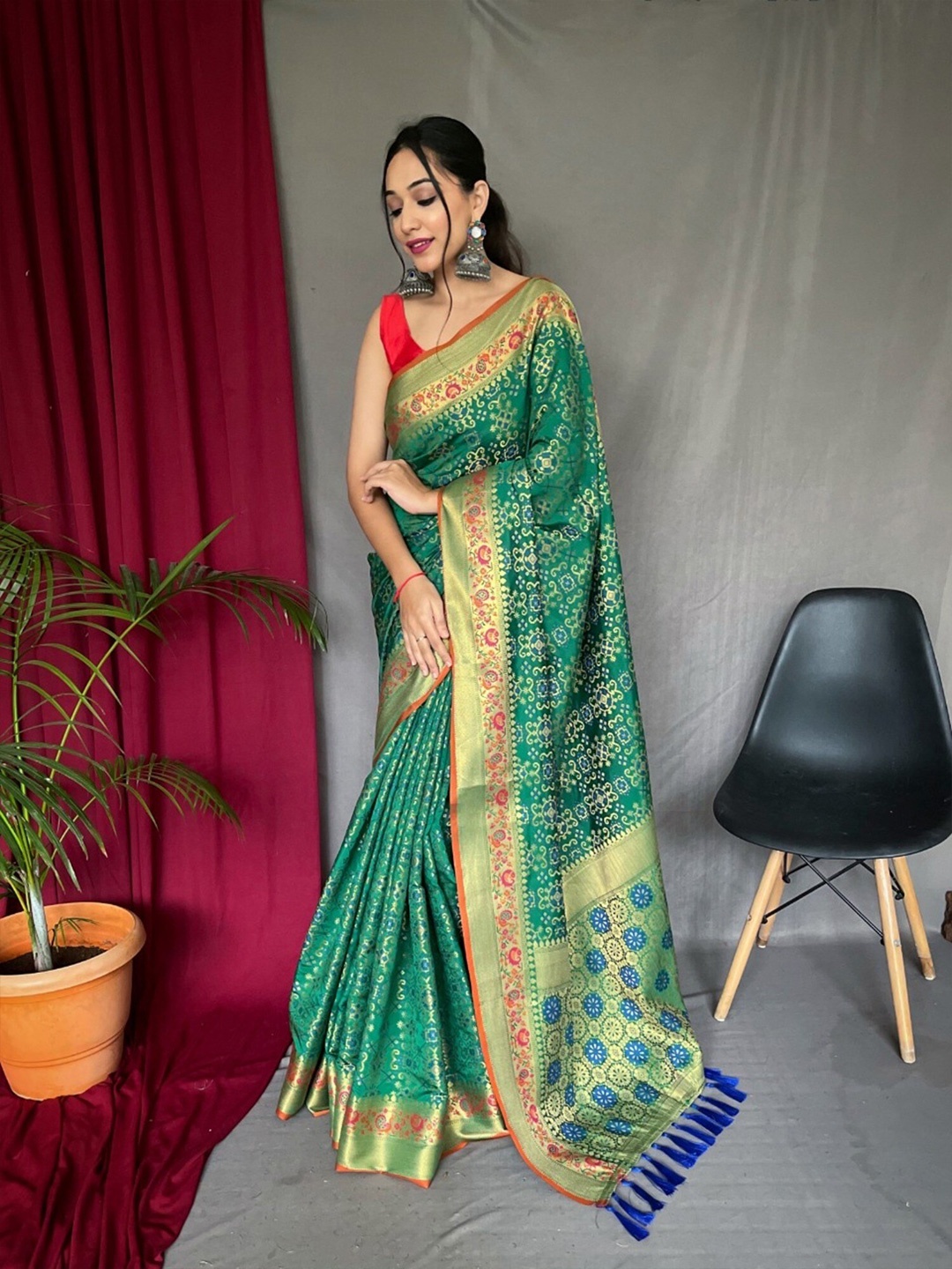 

Mitera Ethnic Motif Woven Design Zari Patola Saree, Teal