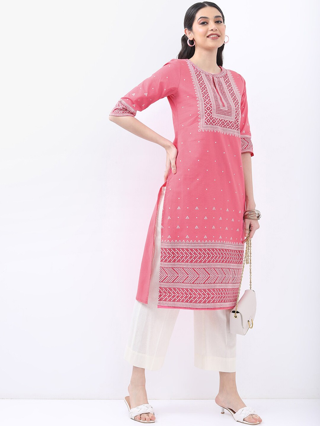 

Vishudh Keyhole Neck Ethnic Motifs Printed Straight Cotton Kurta, Pink