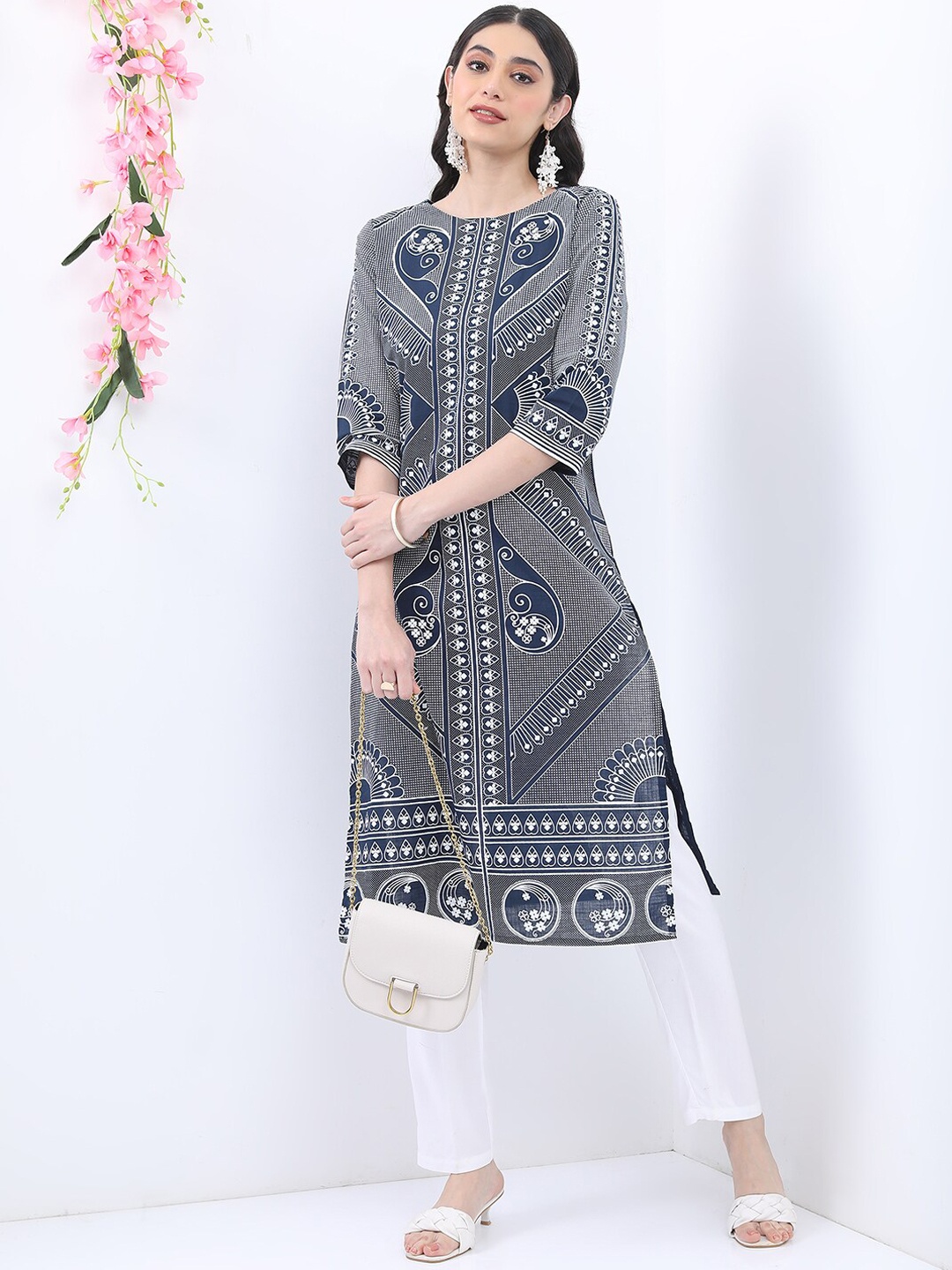 

Vishudh Ethnic Motifs Printed Straight Cotton Kurta, Navy blue