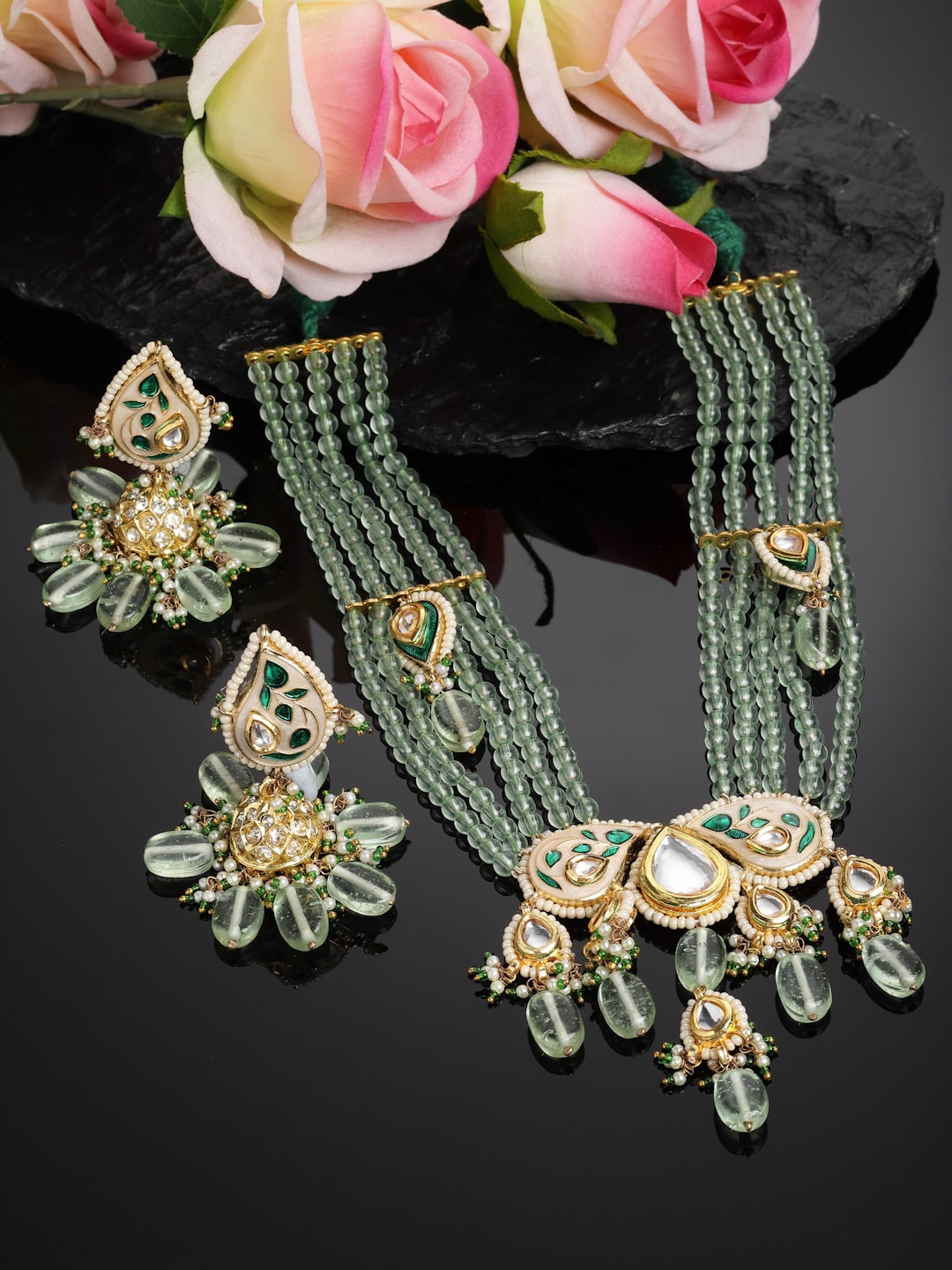 

DUGRISTYLE Gold-Plated Kundan-Studded & Beaded Jewellery Set